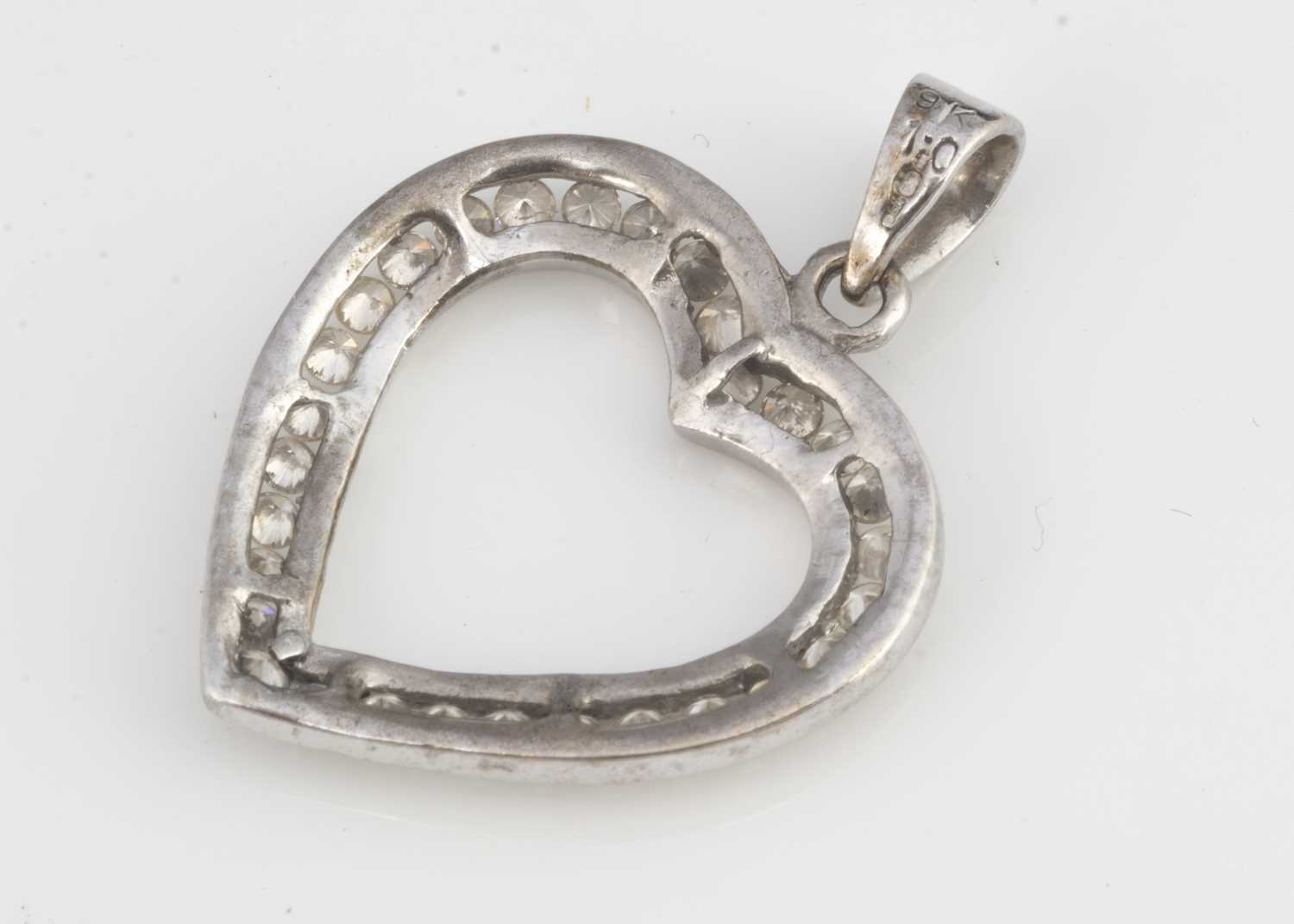 A diamond set heart pendant, - Image 2 of 2