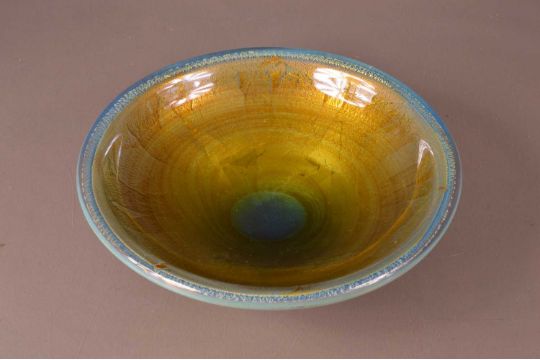 A modern Art Glass bowl by Stuart Fletcher, - Image 2 of 5