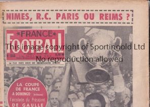 1962 WORLD CUP / BRAZIL AUTOGRAPHS France Football newspaper 15/5/1962, signed on the centre pages