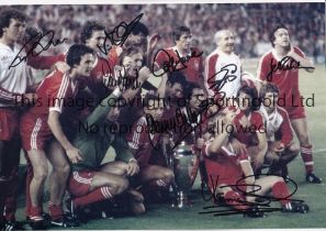 NOTTINGHAM FOREST AUTOGRAPHS 1979 Autographed 12 x 8 colour photo of players celebrating with the