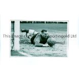 WALES / BILL SHORT / AUTOGRAPH 1952 Black and White photograph of Plymouth Argyle and Welsh player