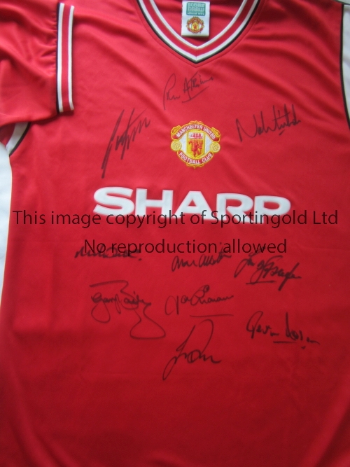 MANCHESTER UNITED AUTOGRAPHS 1985 Autographed replica shirt from the 1985 FA Cup Final v Everton,