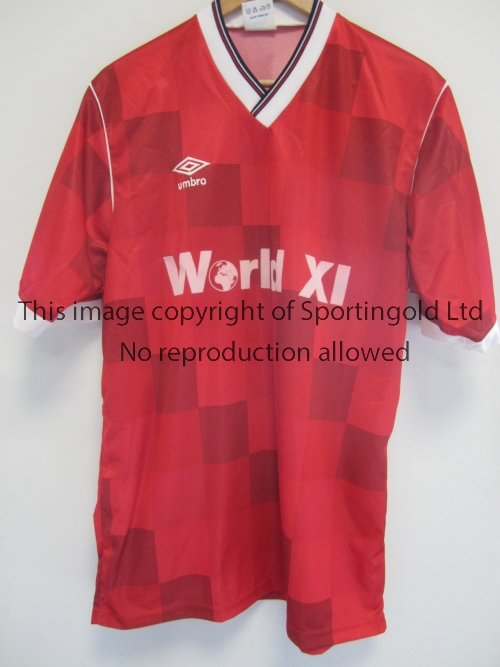 FOOTBALL LEAGUE V THE REST OF THE WORLD 1987 / FOOTBALL SHIRT Spare player issue red short sleeve