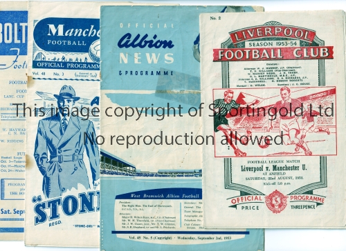 MANCHESTER UNITED Nineteen away programmes for the League matches v Arsenal 27/3/1954, staples