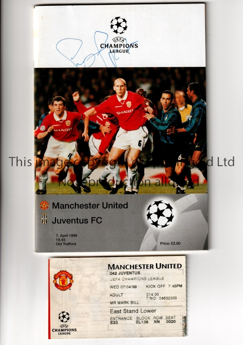 MANCHESTER UNITED / JAAP STAM AUTOGRAPH Programme, autographed at the top of the front cover and