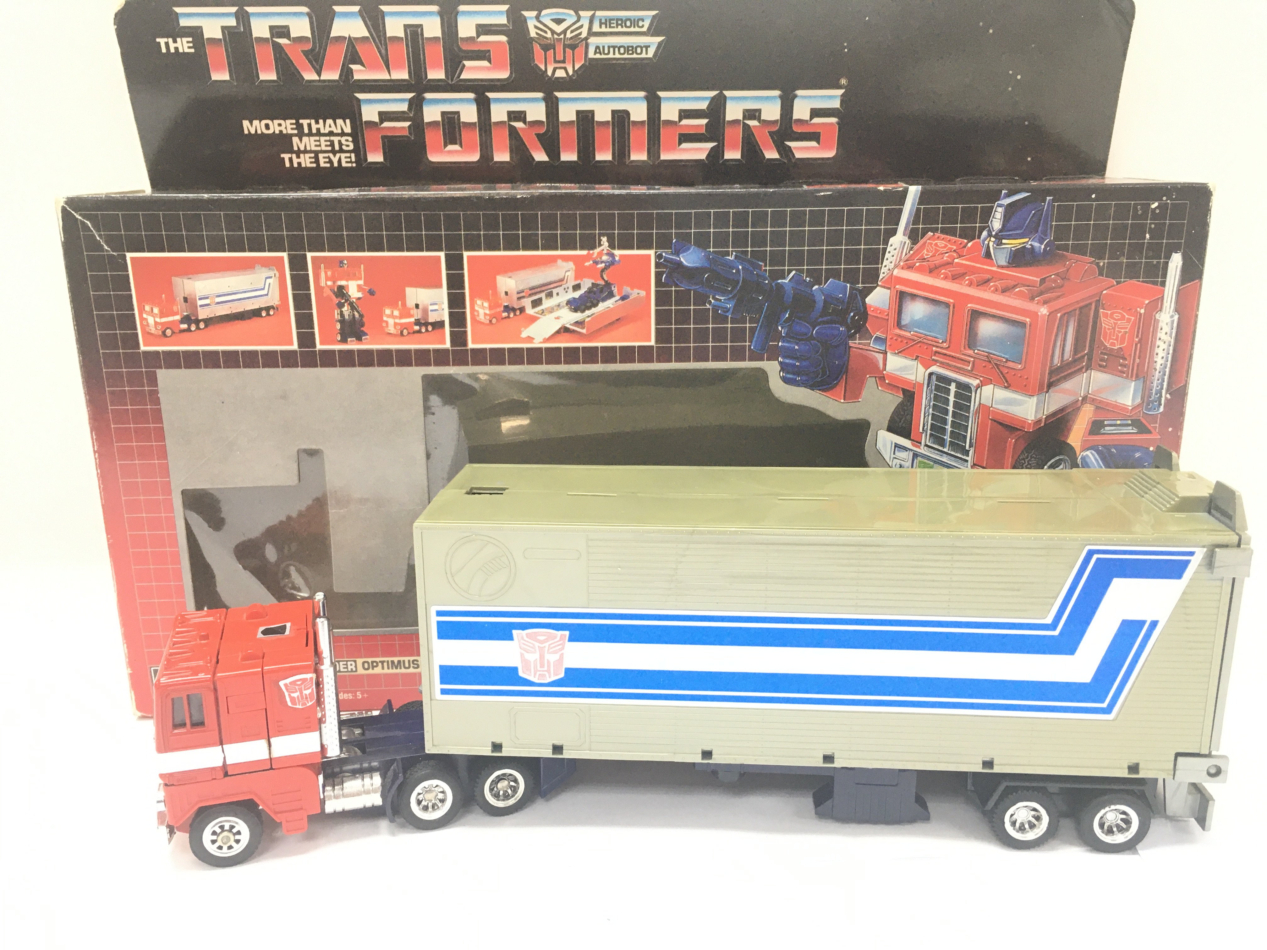 A Boxed Transformers Autobot Commander Optimus Pri - Image 2 of 4