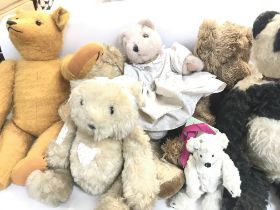 A Collection of Vintage Teddy Bears. No Reserve.