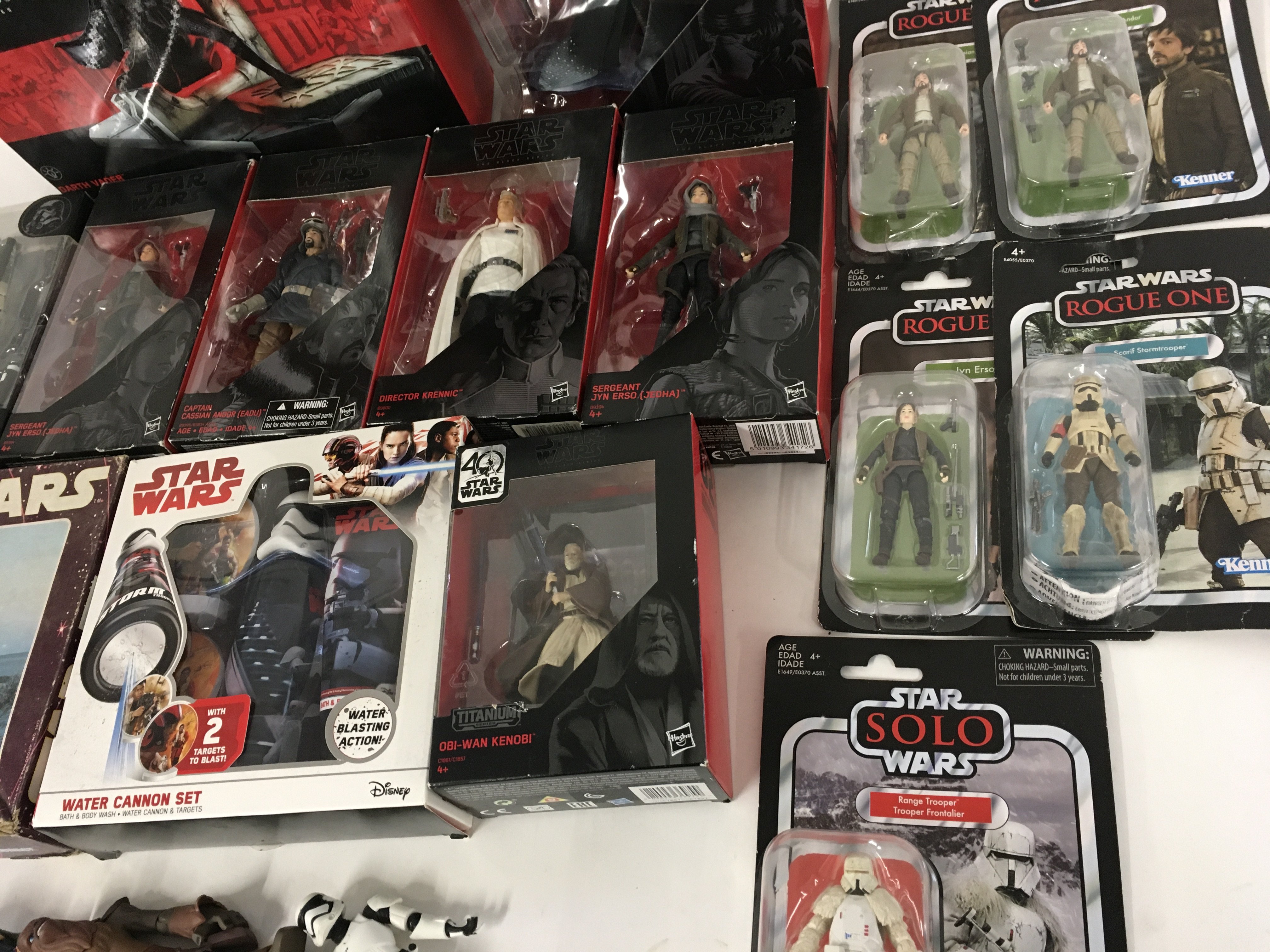 A collection of Star Wars boxed figures - Image 4 of 4