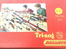 A Boxed Tri-Ang Train Set #R3A a Box of Track a Le