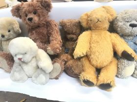 A Collection of Vintage Teddy bears. No Reserve.