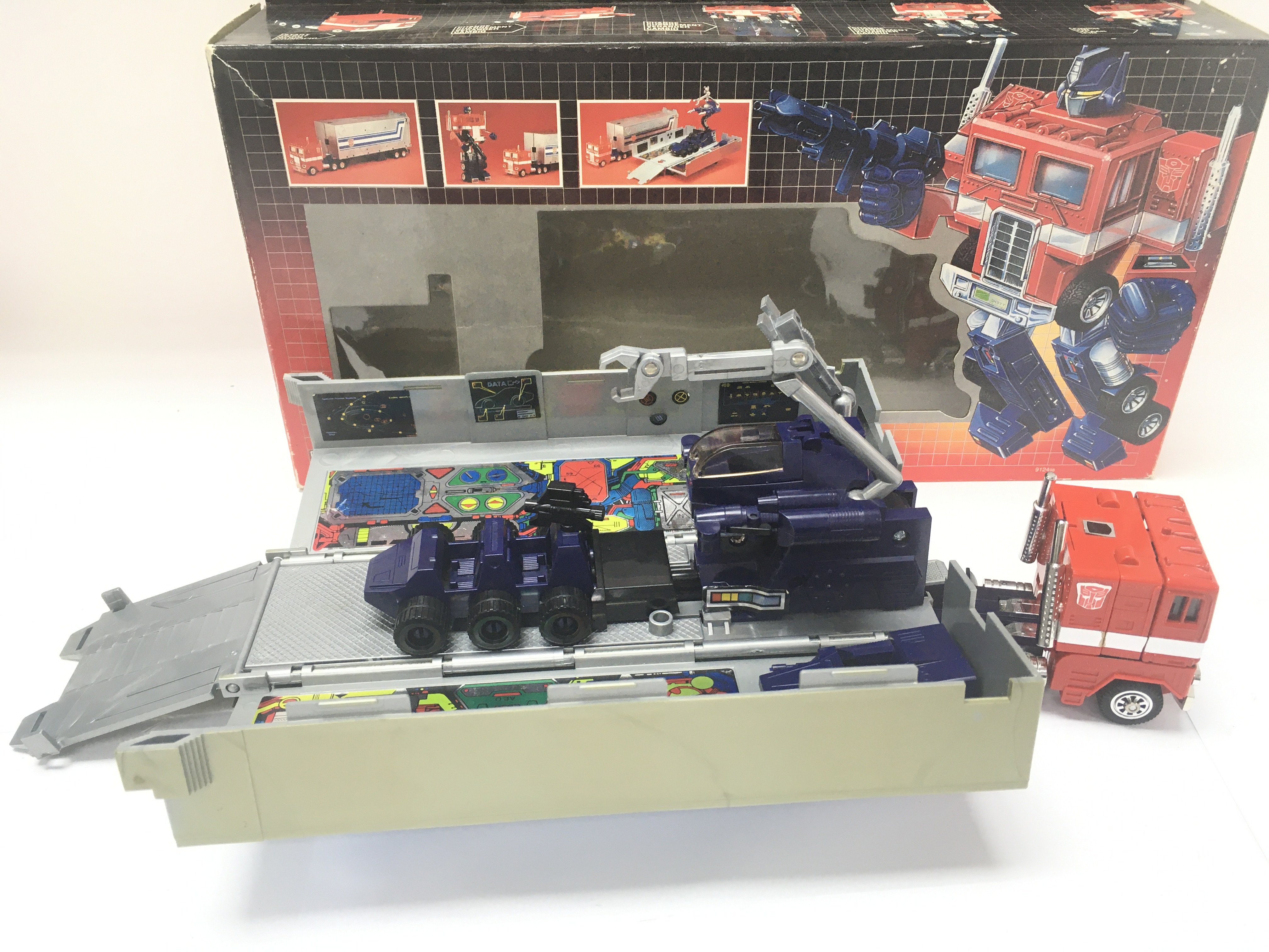 A Boxed Transformers Autobot Commander Optimus Pri - Image 3 of 4