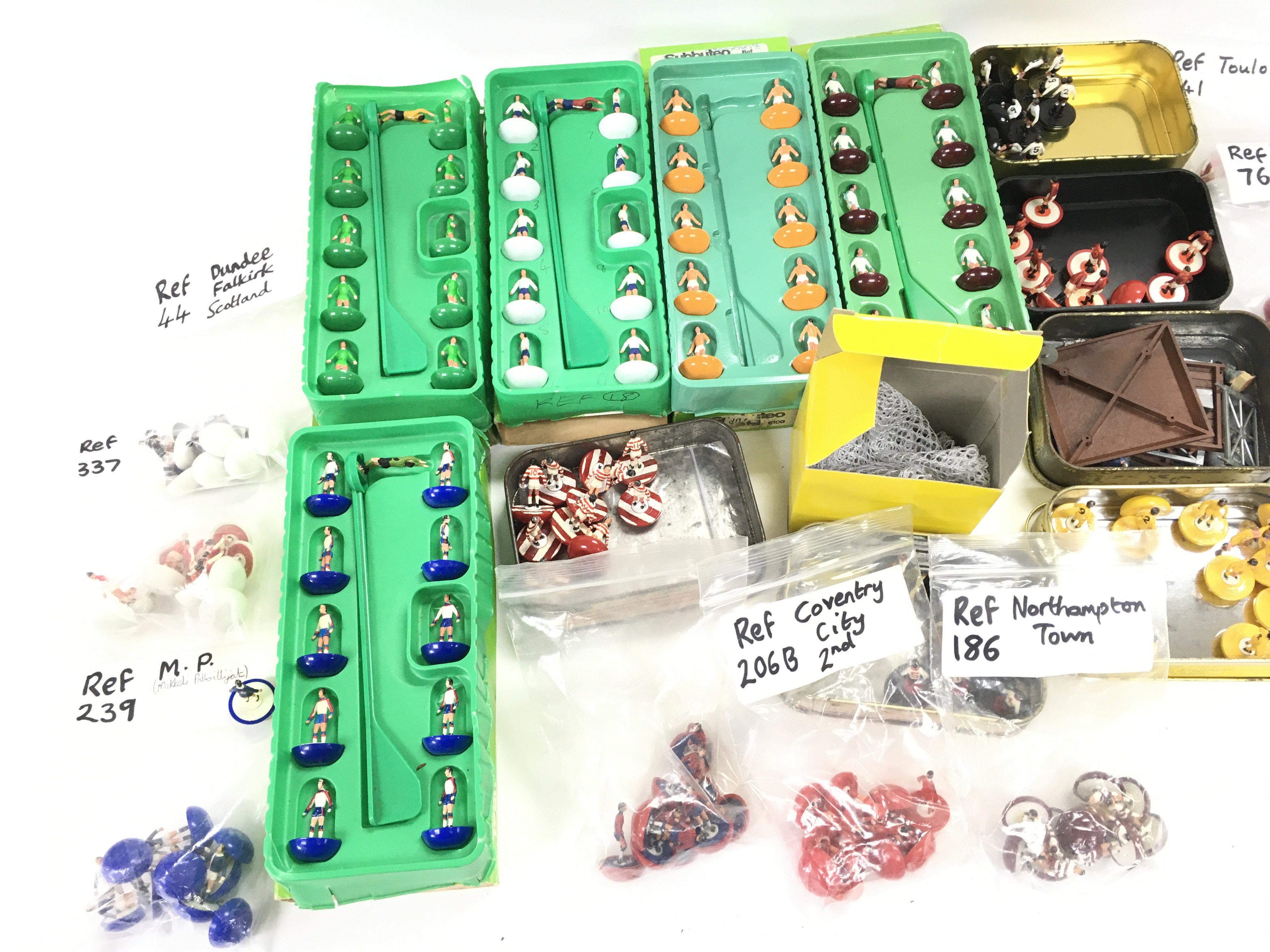 A Collection of Loose and Boxed Subbuteo Teams. - Image 4 of 5