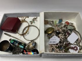 Small box of mixed costume jewellery. (A)