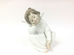 A Lladro porcelain figurine dreaming Angel. No res