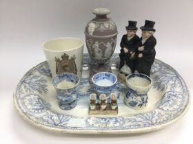 A small collection of ceramics including a Wedgwoo