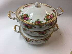 A royal Albert serving bowl set.