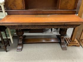 A 1930s oak draw leaf dining table with baluster supports. 152 x 76cm