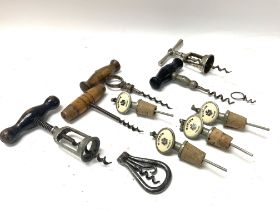 A mixed lot of vintage corkscrews.