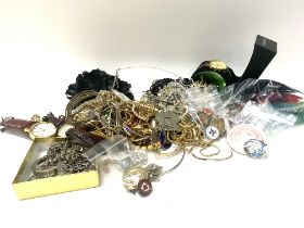 A mixed collection of costume jewellery.