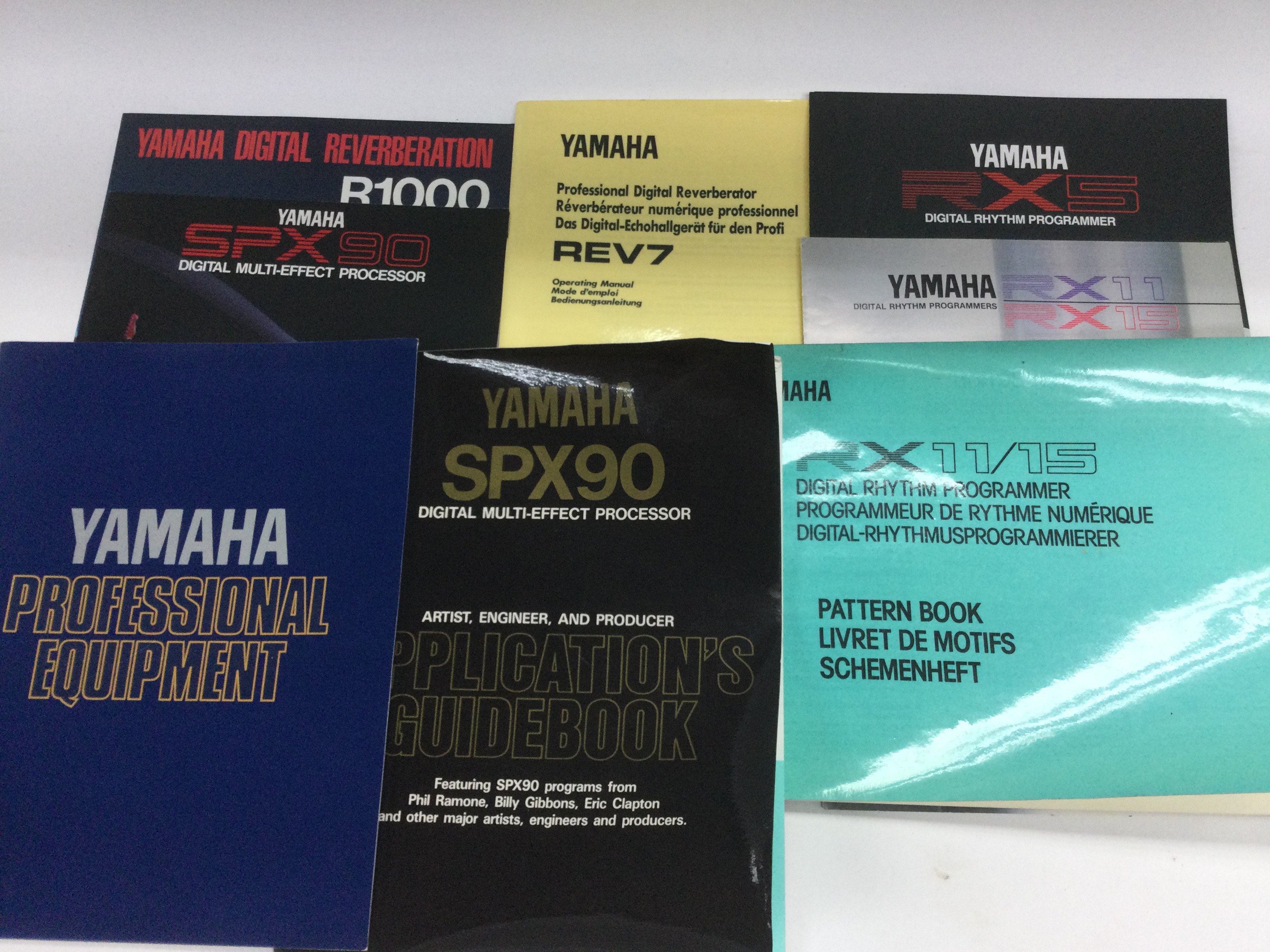 A collection of mainly Yamaha synthesizer operatin - Image 4 of 5