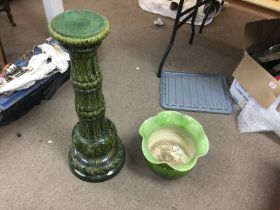 Ceramic Pedestal and bowl. No reserve. (2)