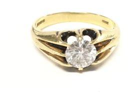 An 18ct gold gents 1ct solitaire diamond ring. 6.9