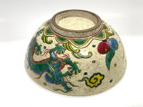 An Inuyama ware Japanese potter bowl with dragon d