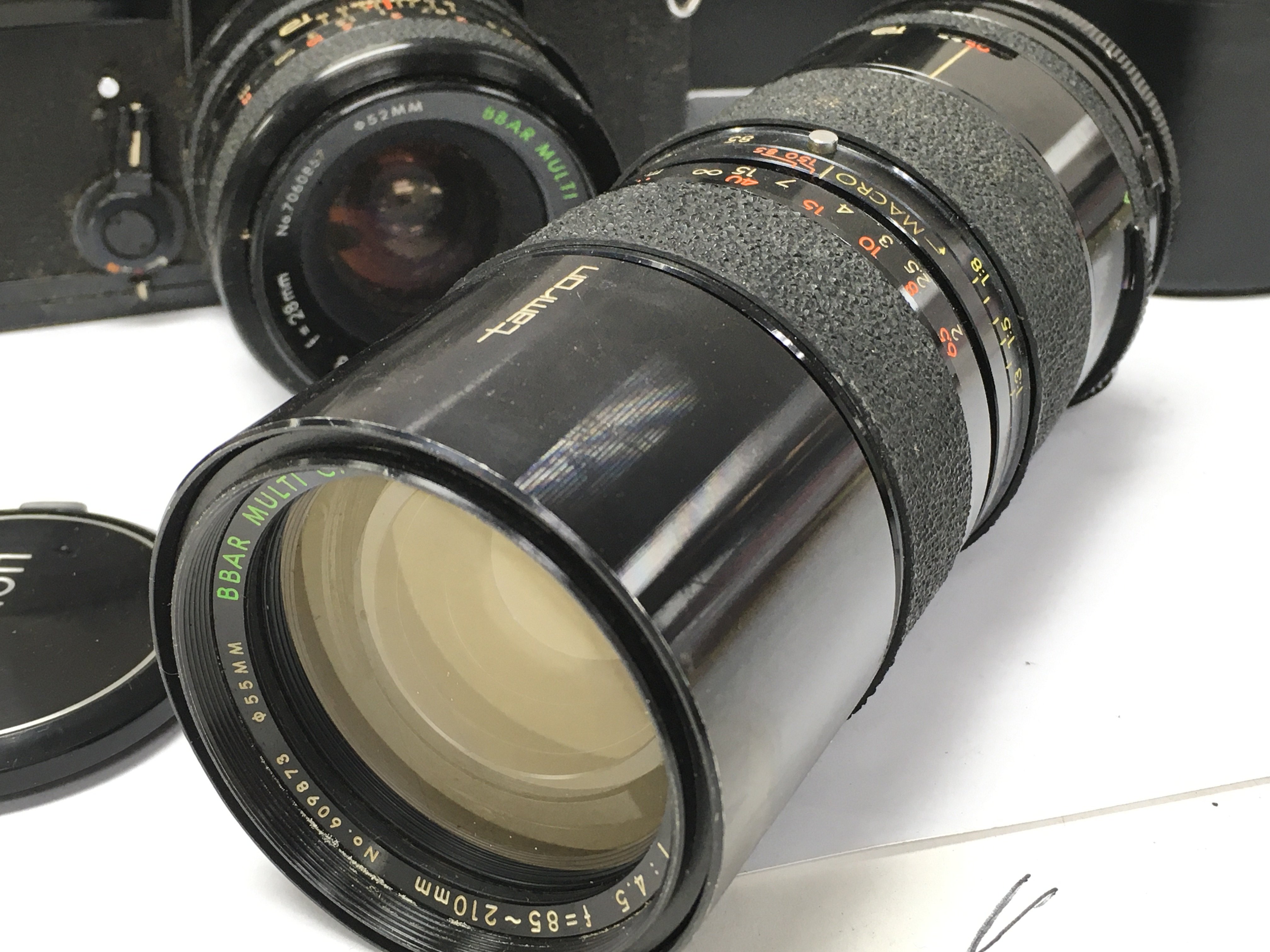 A vintage canon EF camera with lens. Postage categ - Image 2 of 2
