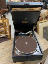 A vintage HMV portable wind up gramophone. (D)