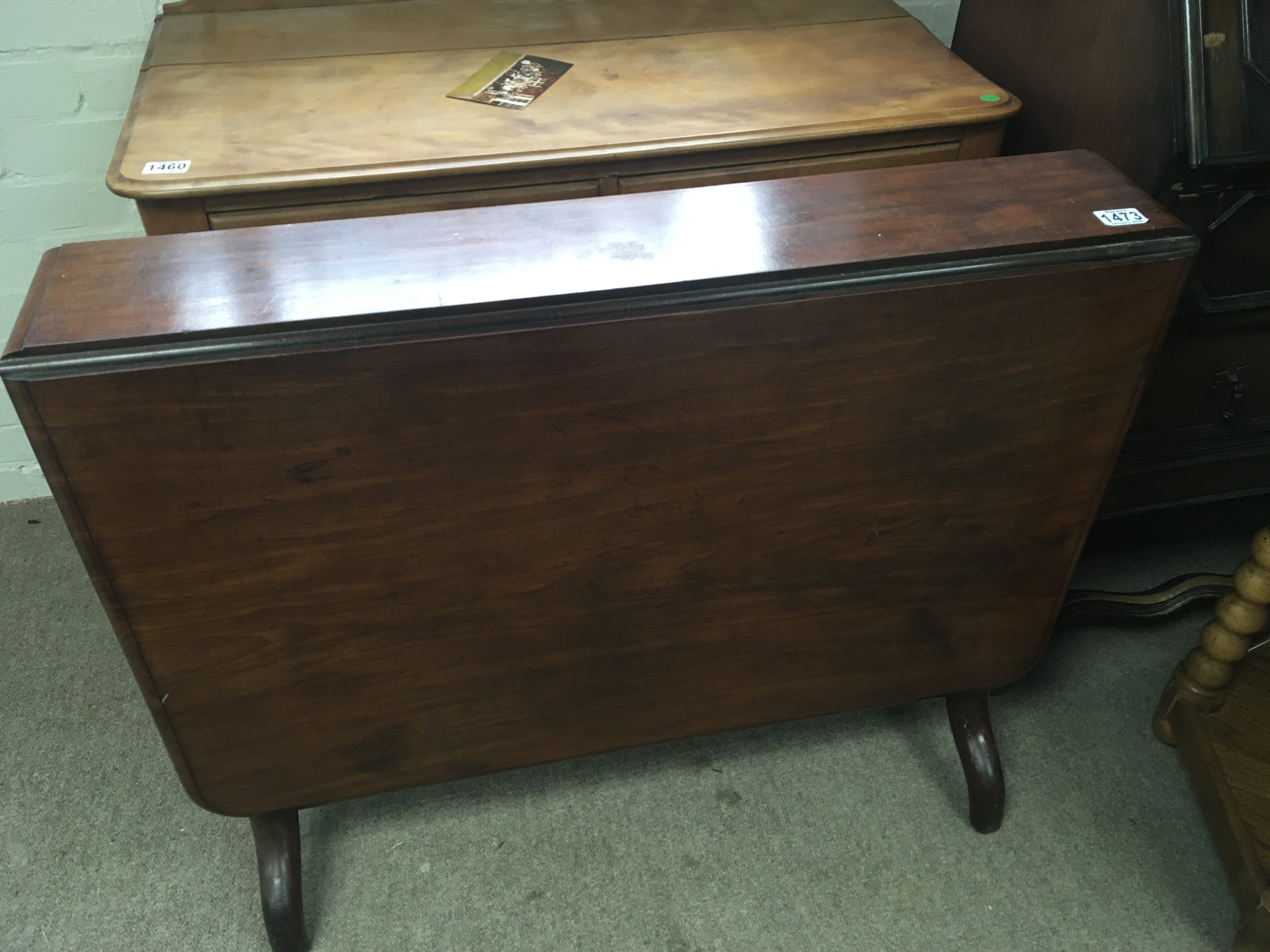 A Victorian Mahogany drop leaf Sutherland table wi - Image 2 of 2