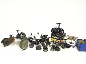 Spinning reels including a boxed Daiwa 7700 A, Ber