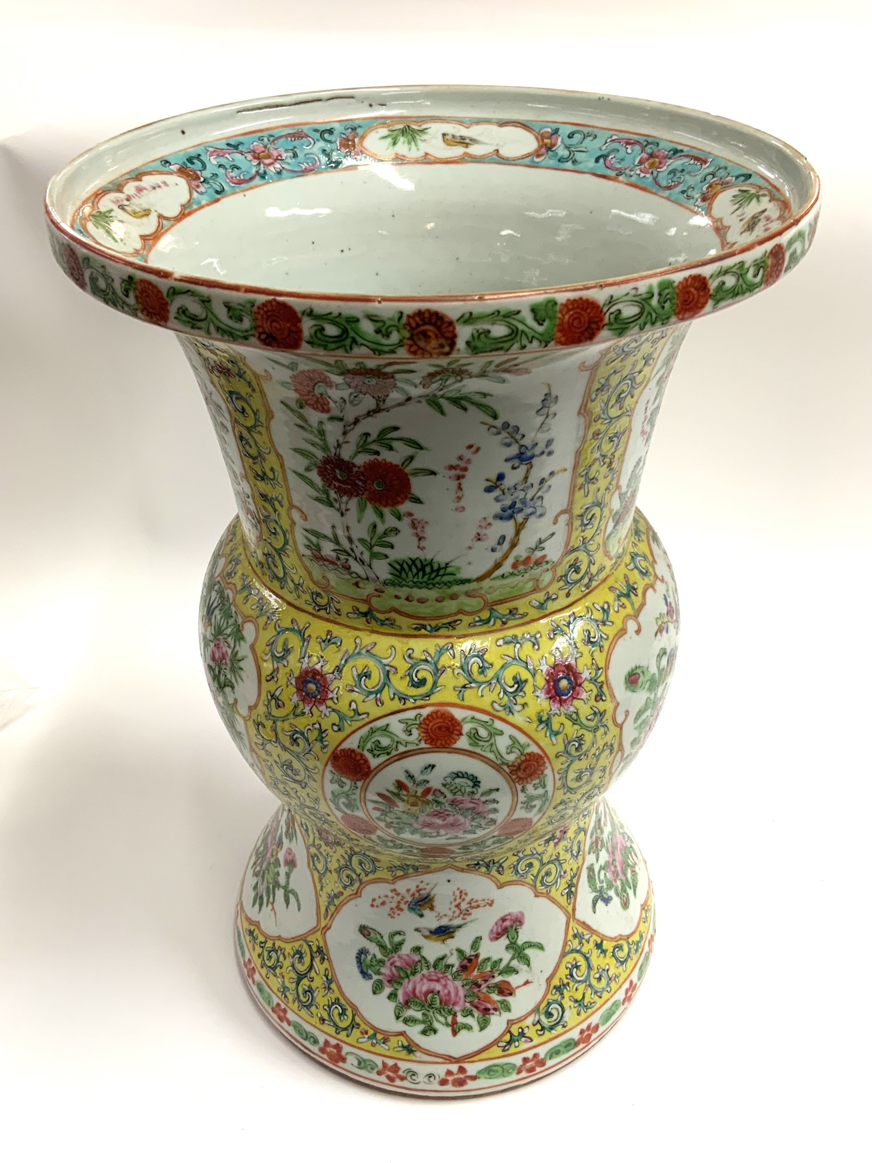 A 19thC Cantonese porcelain yellow ground double e - Image 3 of 9