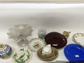 Assorted lot of ceramic and glass items. Postage D