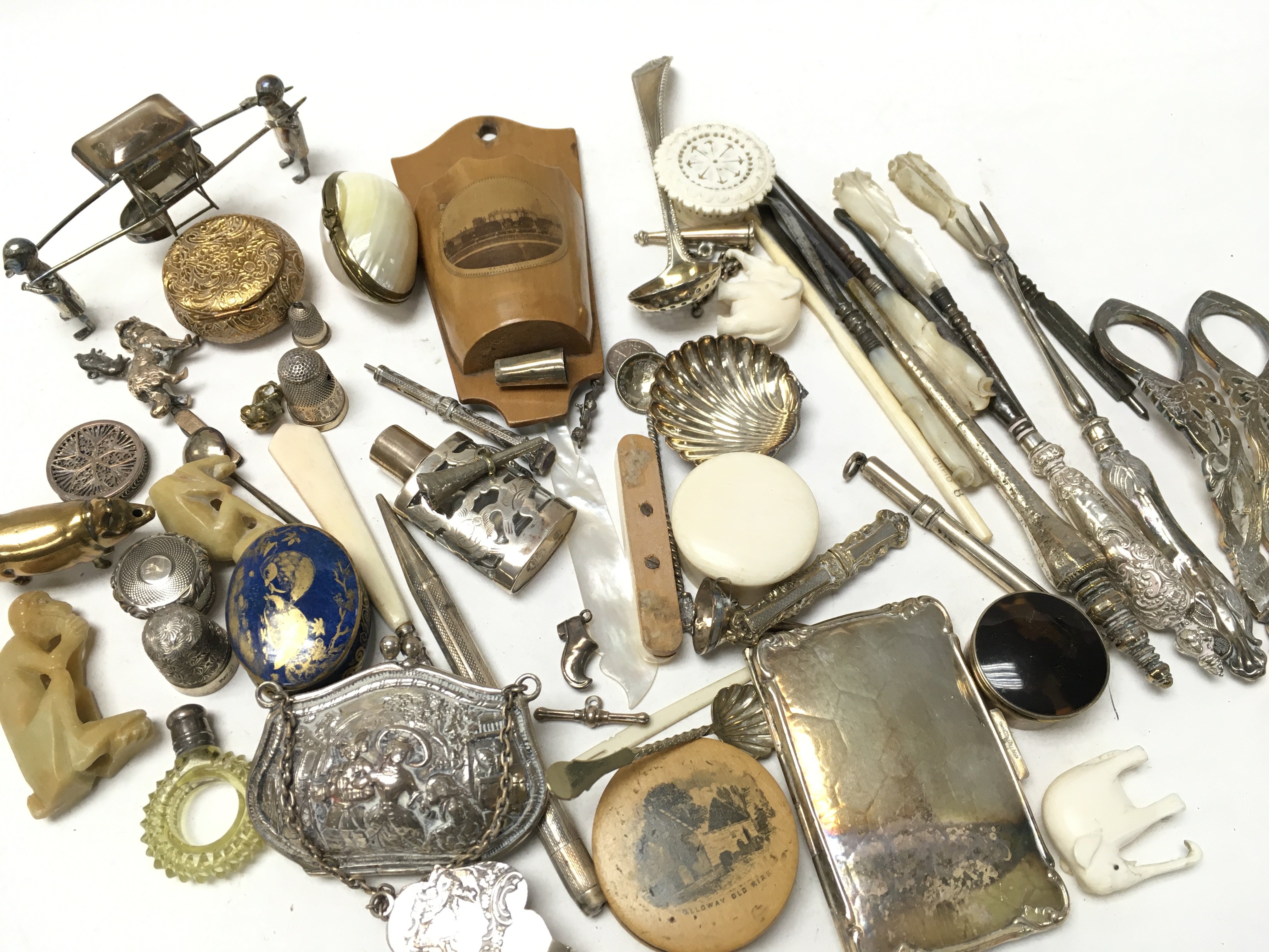 A collection of silver and other oddments including a pair of grape scissors , thimbles, watch keys, - Image 2 of 2