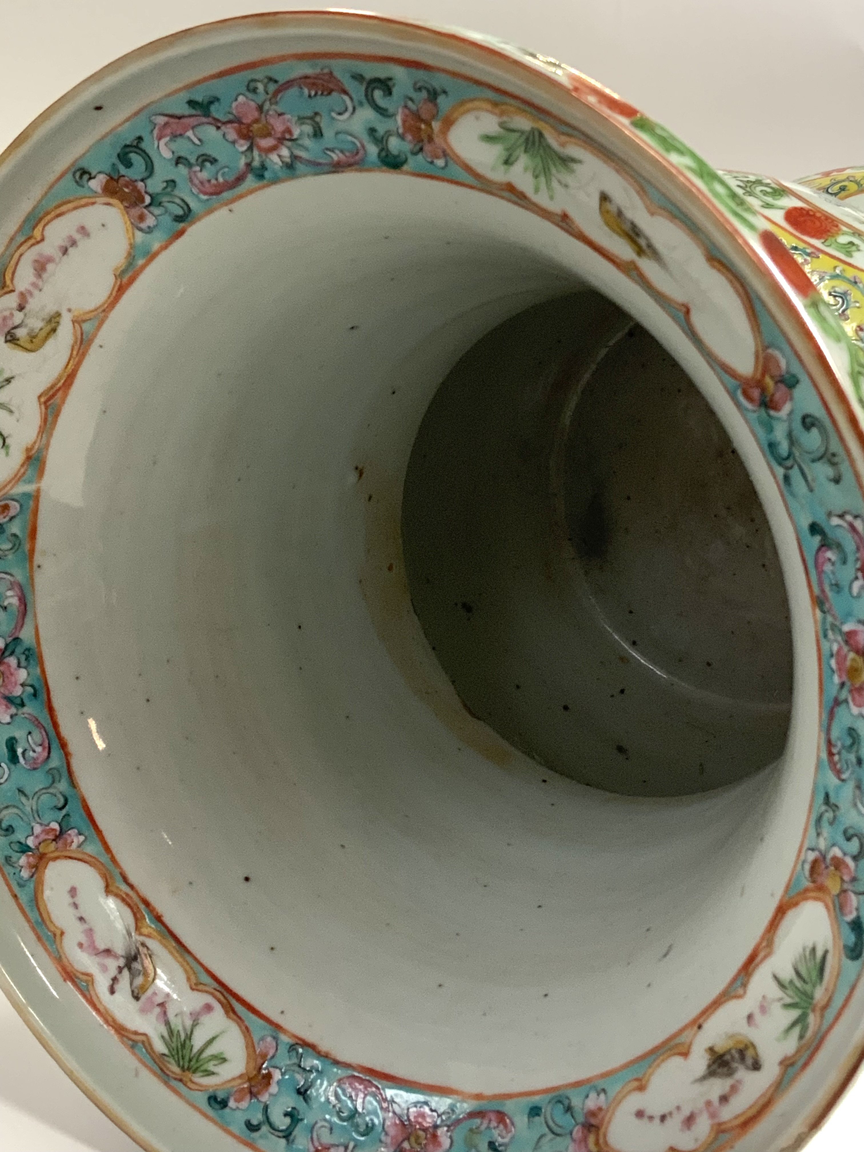 A 19thC Cantonese porcelain yellow ground double e - Image 9 of 9