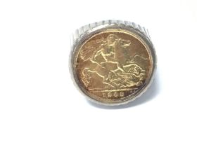 1906 half sovereign 9ct gold ring. Total weight 10