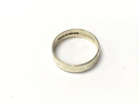 9ct gold wedding band. 2.48g and size N Postage A