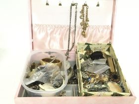 A large collection of jewellery including brooches