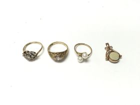 A Collection of 9ct gold items including cluster r