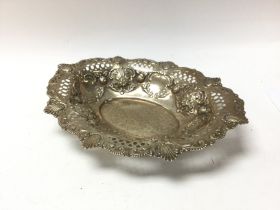 A silver oval dish Birmingham hallmark233g. 26cm x