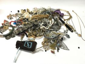 A Collection of assorted costume jewellery includi