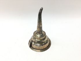 A Georgian wine funnel, London hallmarks. 93g