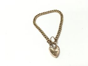 9ct bracelet with a heart padlock. 13.14g Approx 6