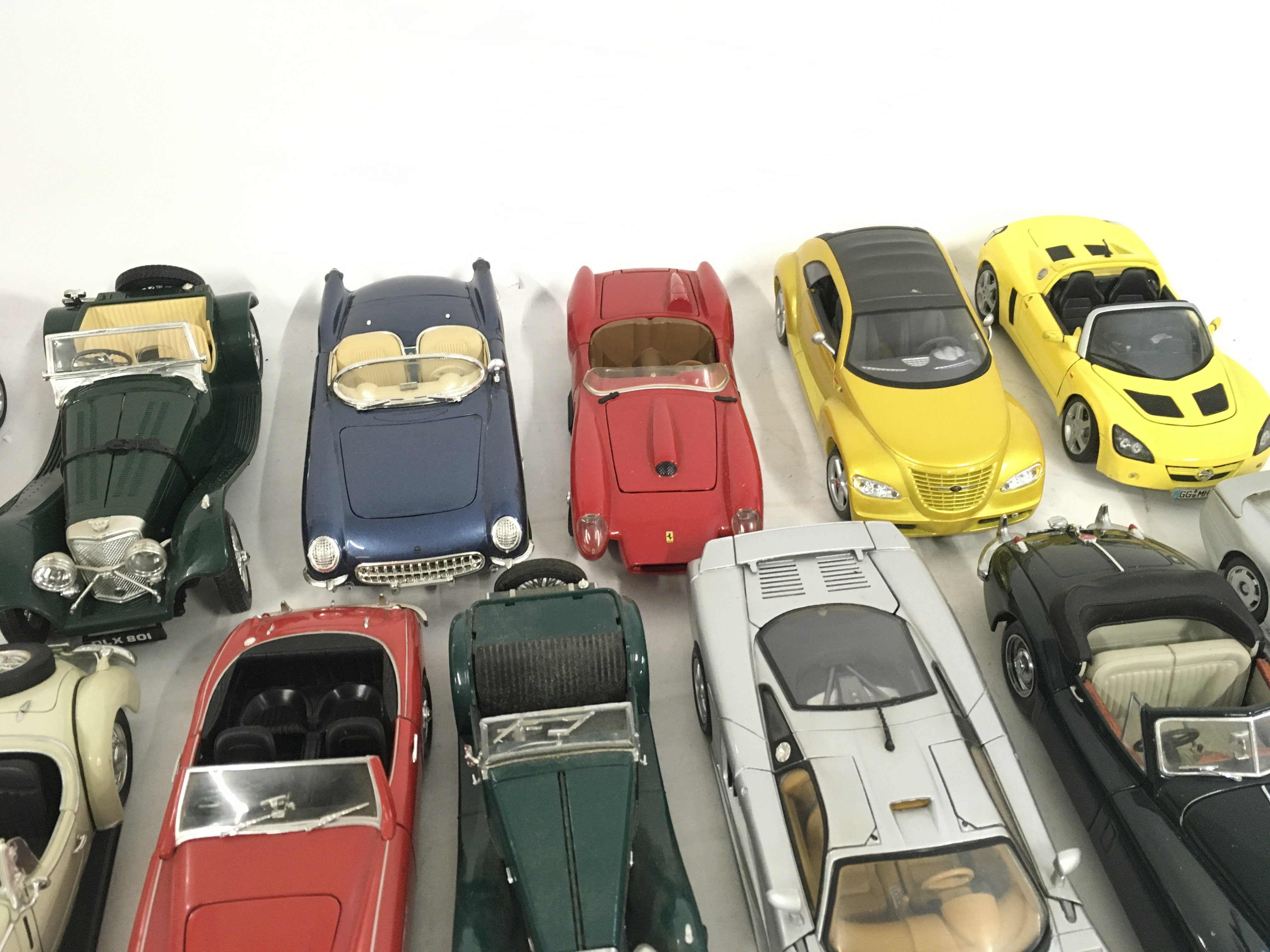 A collection of 15 model cars 1 in 18 scale. - Image 4 of 5