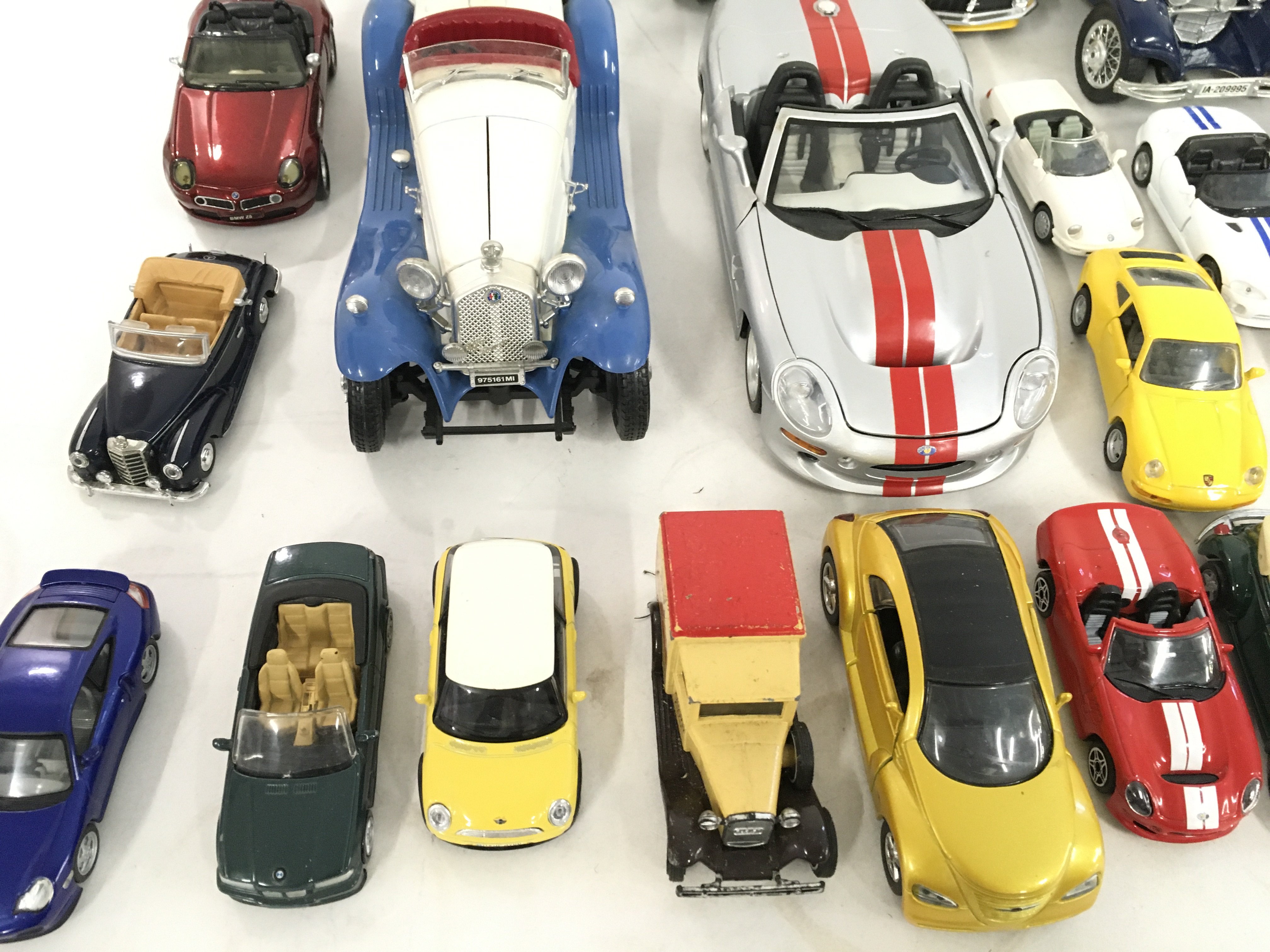 A collection of 33 Playworn model cars of varying - Image 5 of 5