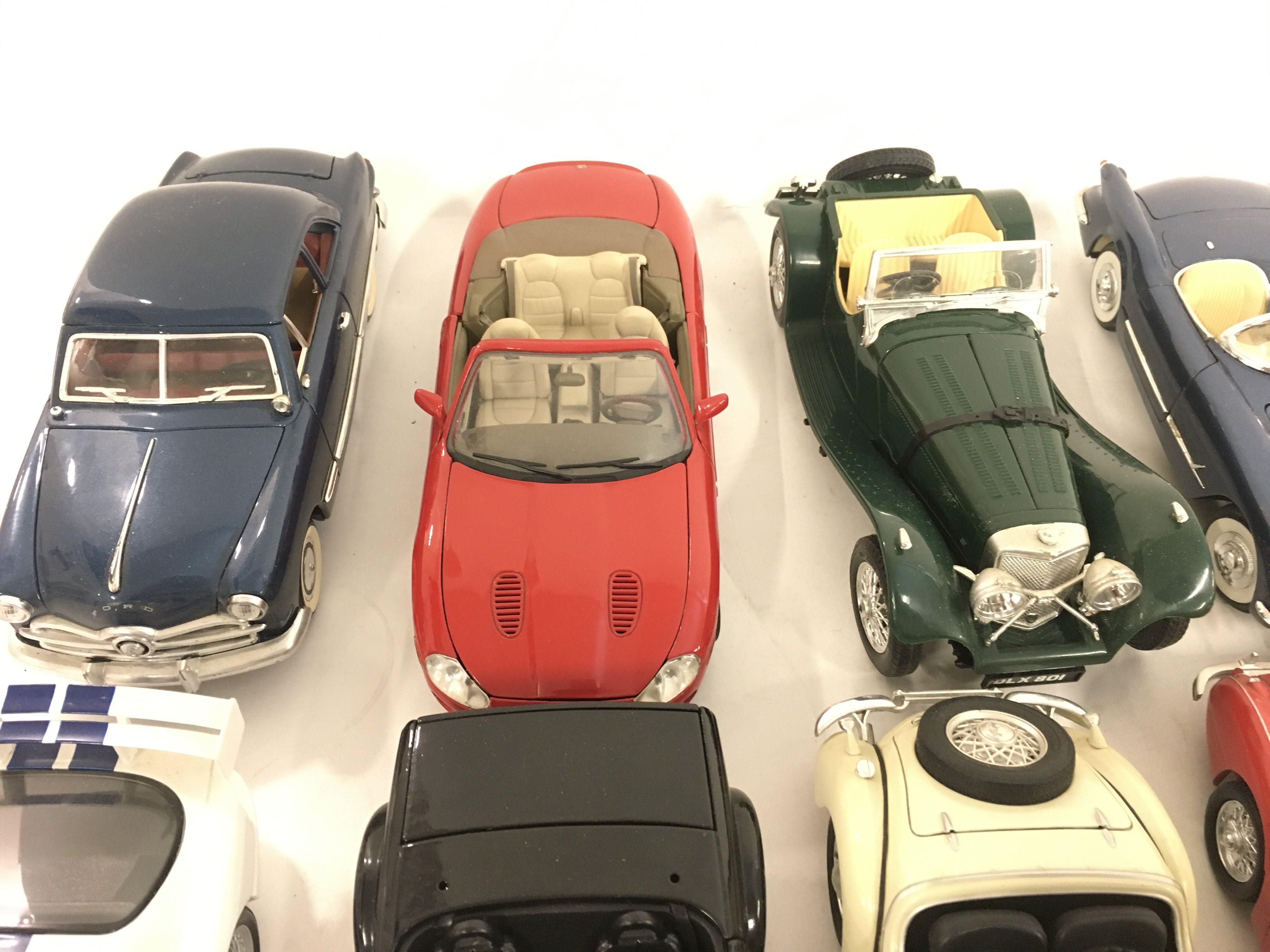 A collection of 15 model cars 1 in 18 scale. - Image 2 of 5