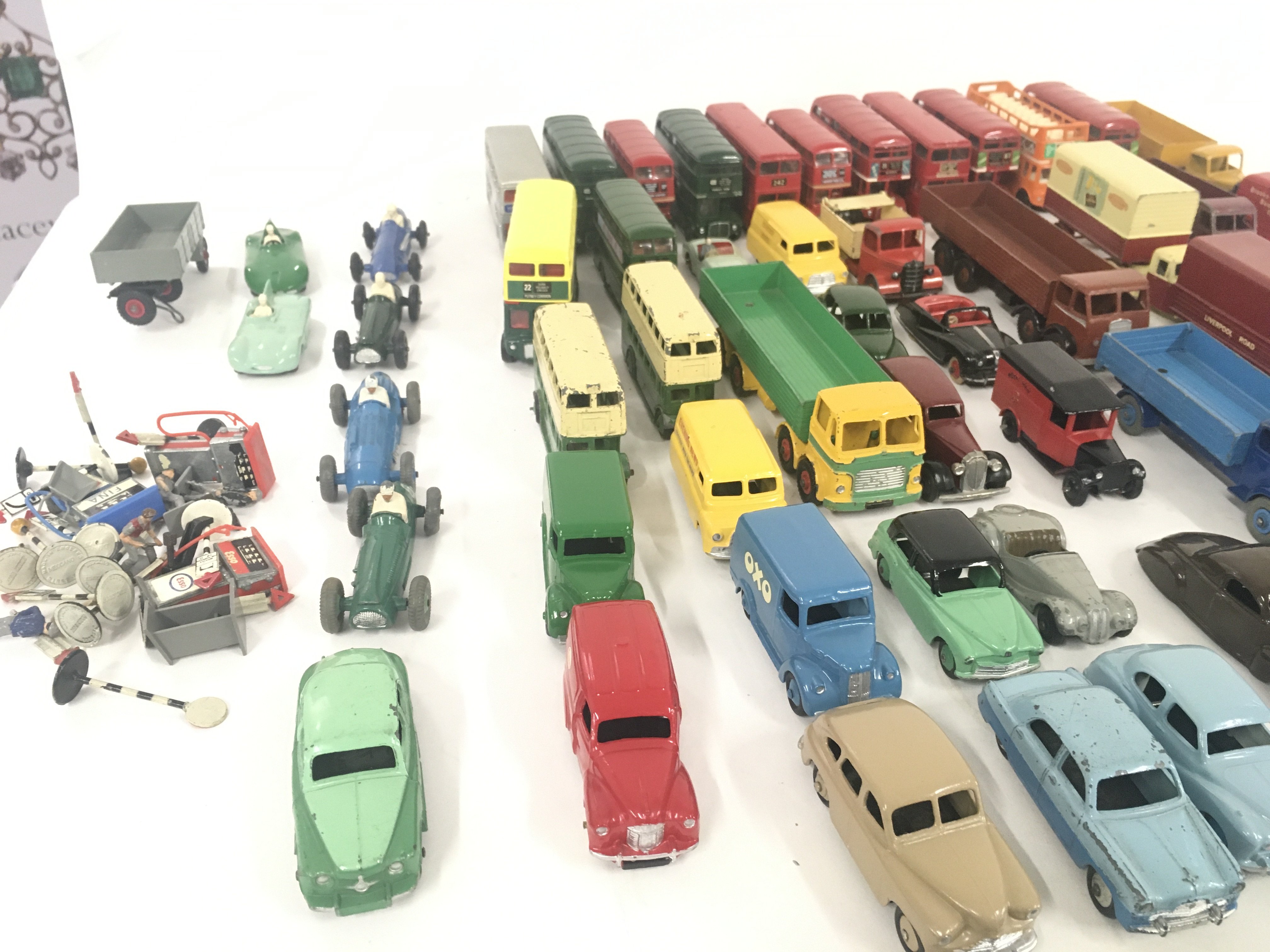 A collection in excess of 50 unboxed diecast model - Image 3 of 6