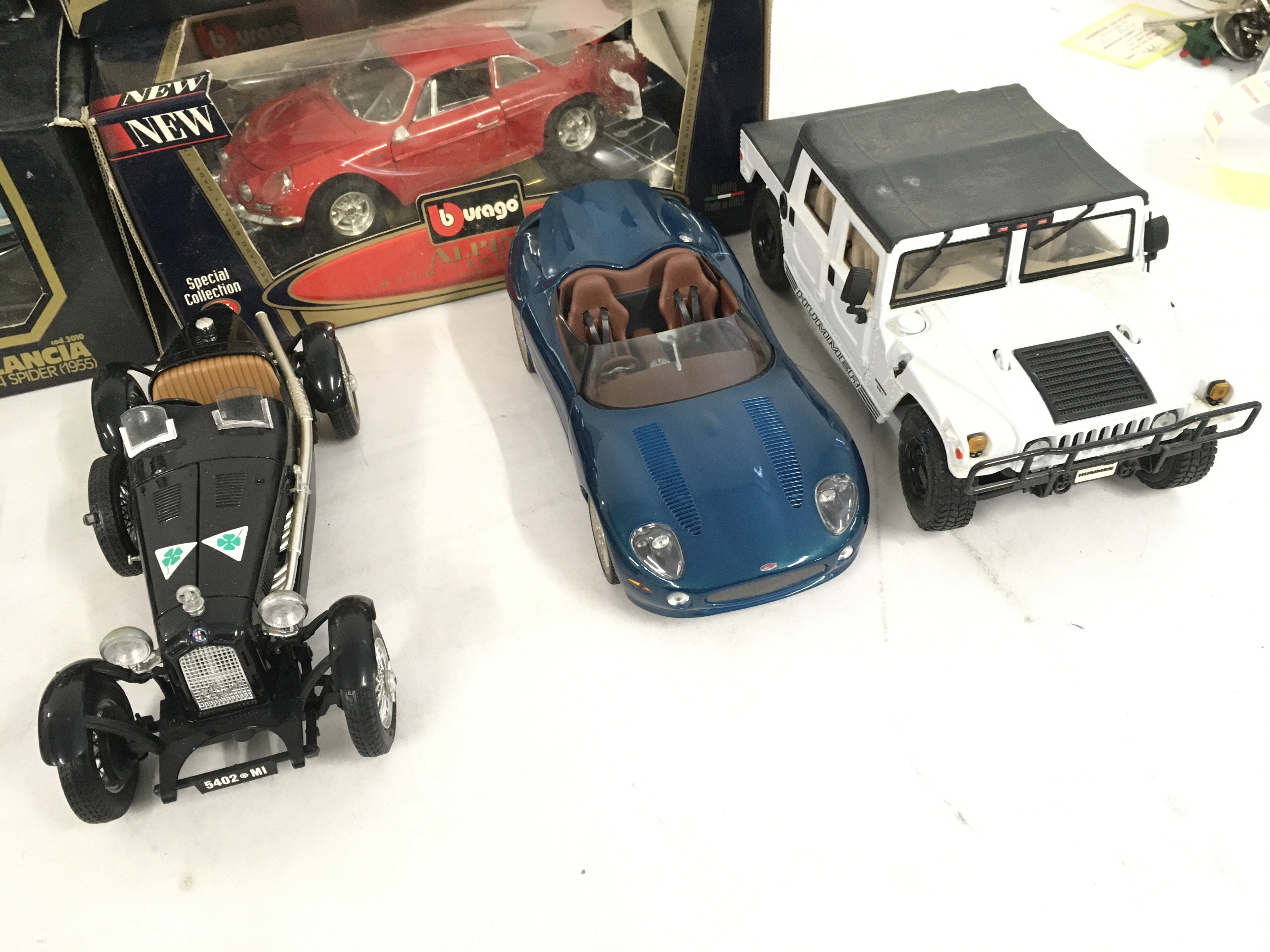 A collection of 11 model cars in varying scales 5 - Image 4 of 4