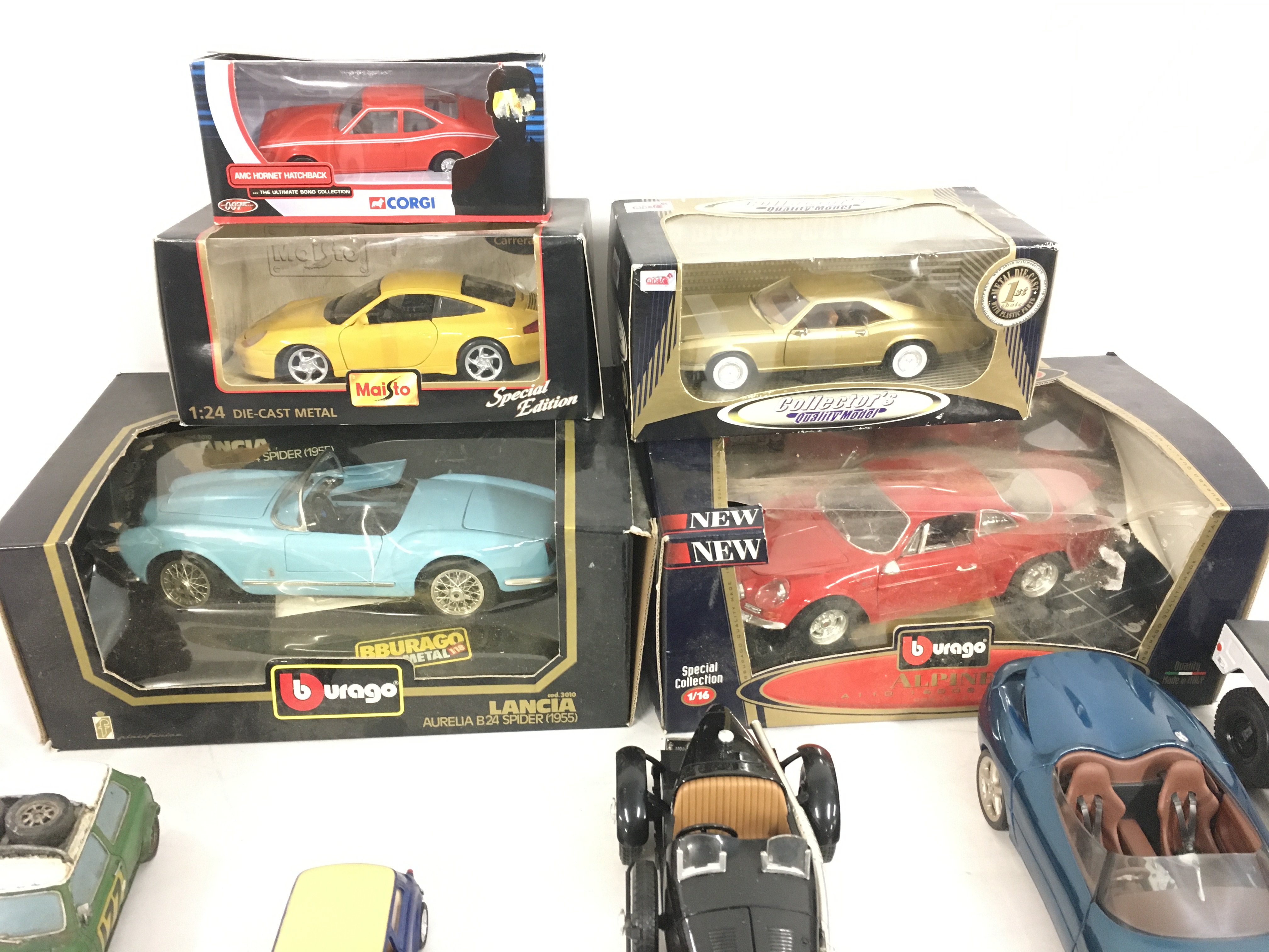 A collection of 11 model cars in varying scales 5 - Image 2 of 4