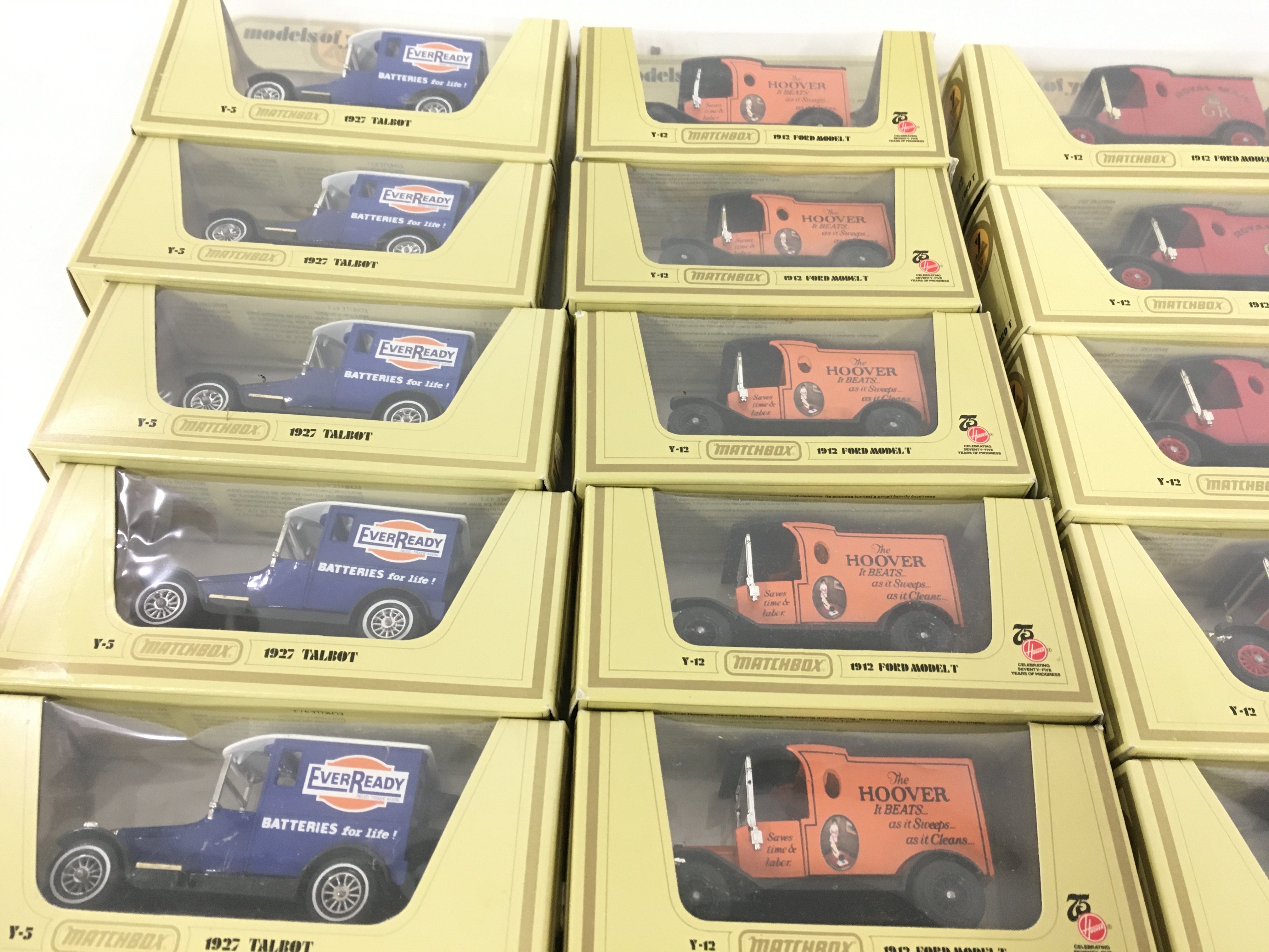 A collection of 28 unopened boxed model cars by Ma - Image 2 of 5